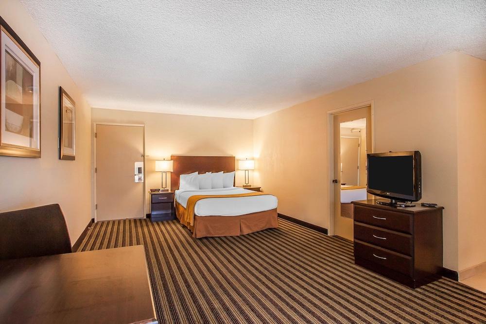 Quality Inn & Suites Vancouver - Hazel Dell מראה חיצוני תמונה