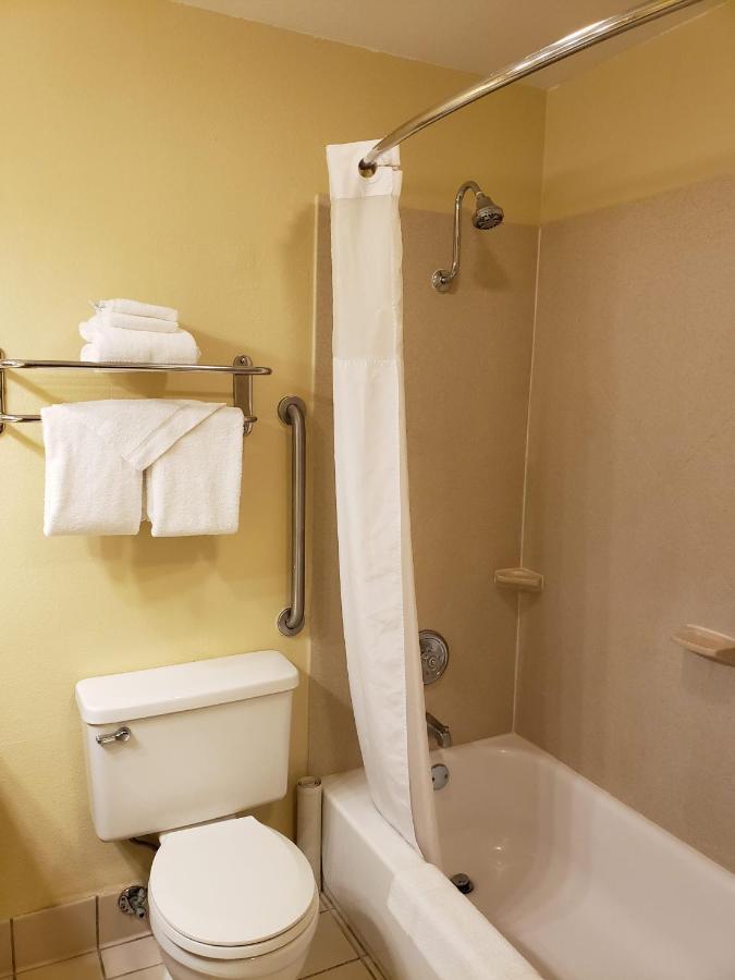 Quality Inn & Suites Vancouver - Hazel Dell מראה חיצוני תמונה