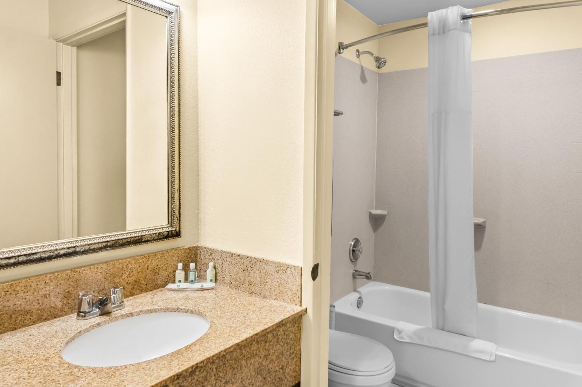 Quality Inn & Suites Vancouver - Hazel Dell מראה חיצוני תמונה