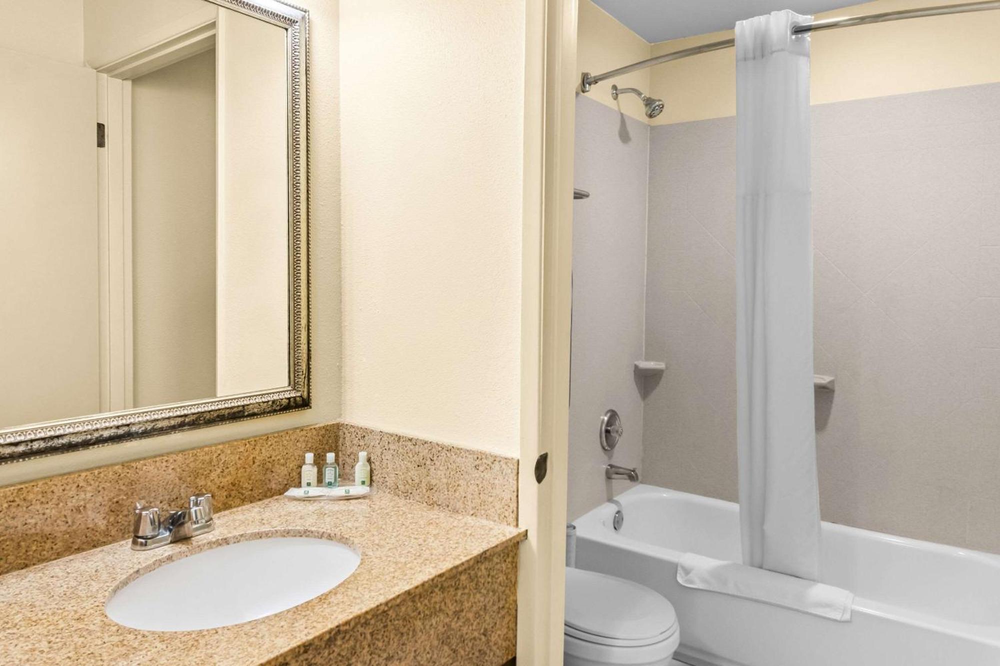 Quality Inn & Suites Vancouver - Hazel Dell מראה חיצוני תמונה