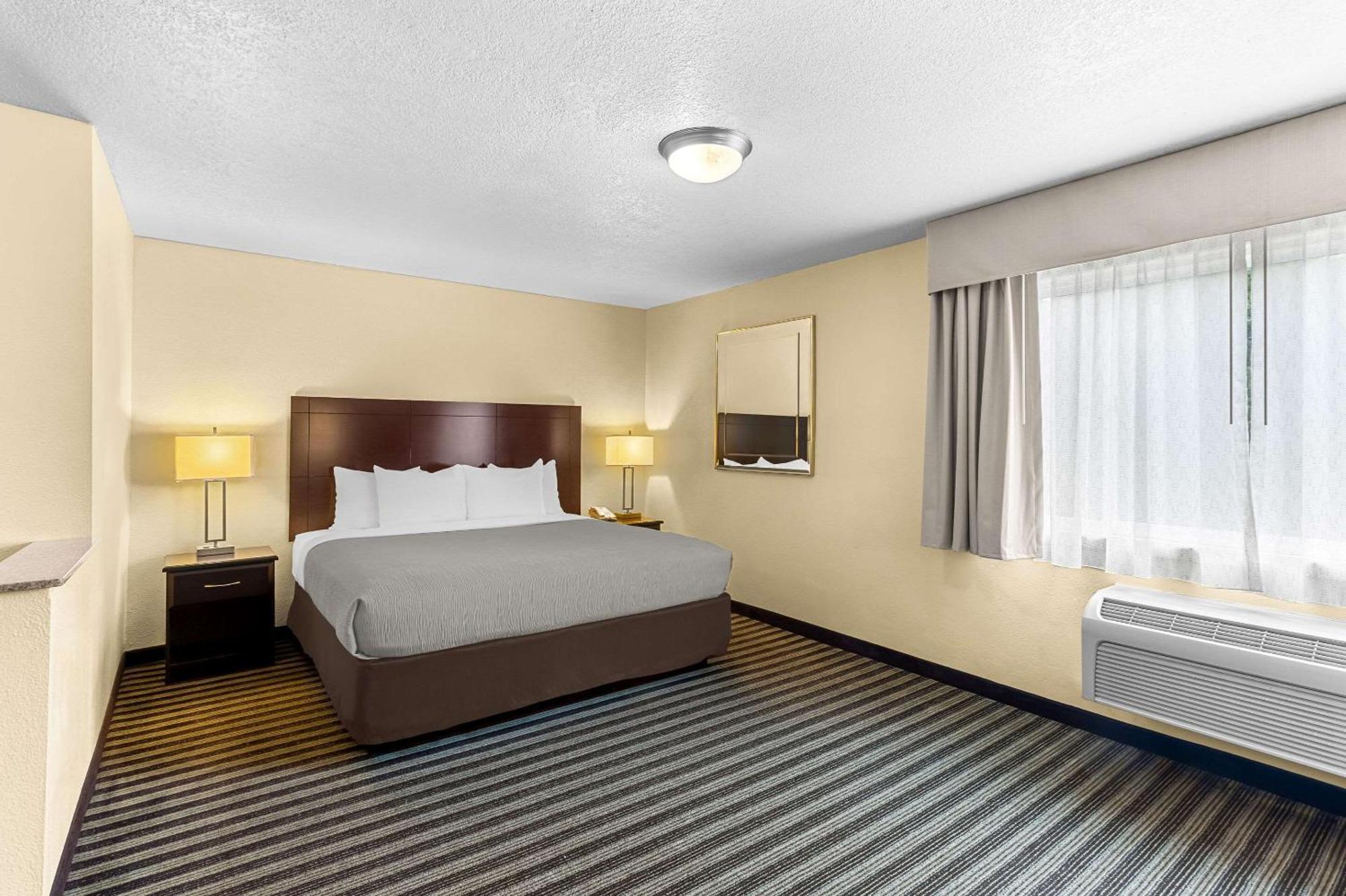 Quality Inn & Suites Vancouver - Hazel Dell מראה חיצוני תמונה