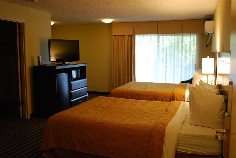 Quality Inn & Suites Vancouver - Hazel Dell מראה חיצוני תמונה