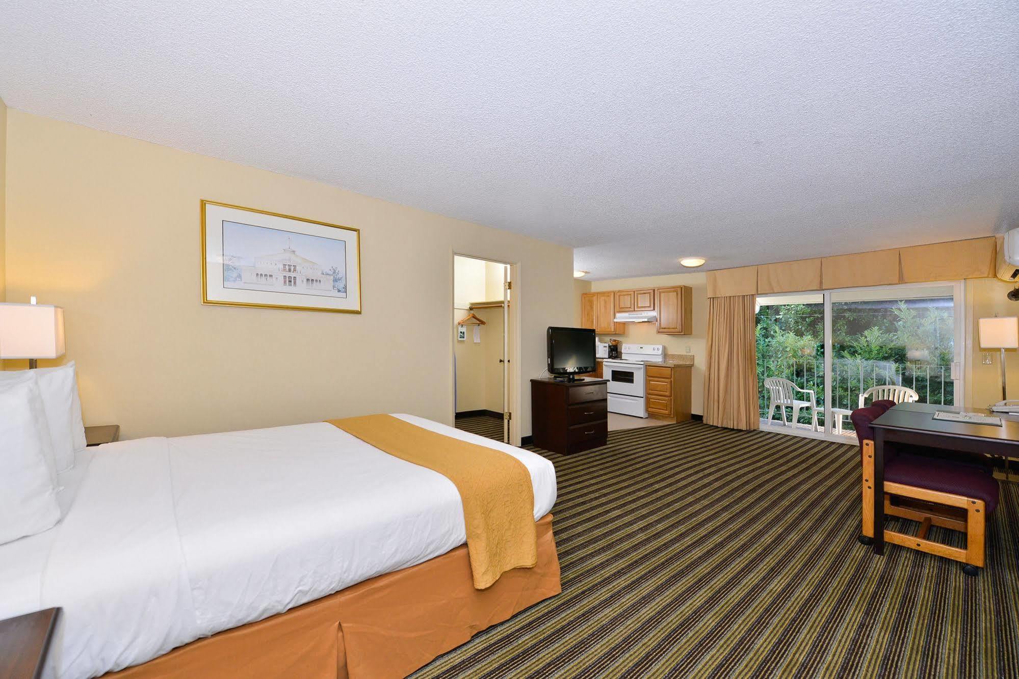 Quality Inn & Suites Vancouver - Hazel Dell מראה חיצוני תמונה