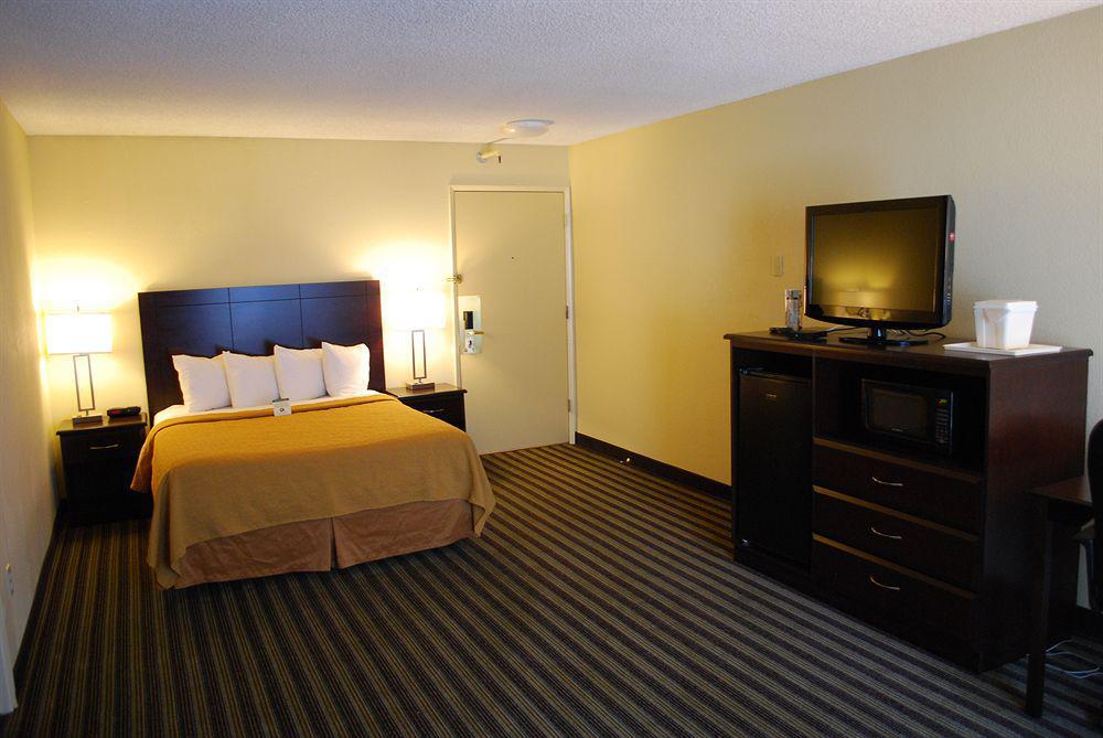 Quality Inn & Suites Vancouver - Hazel Dell מראה חיצוני תמונה