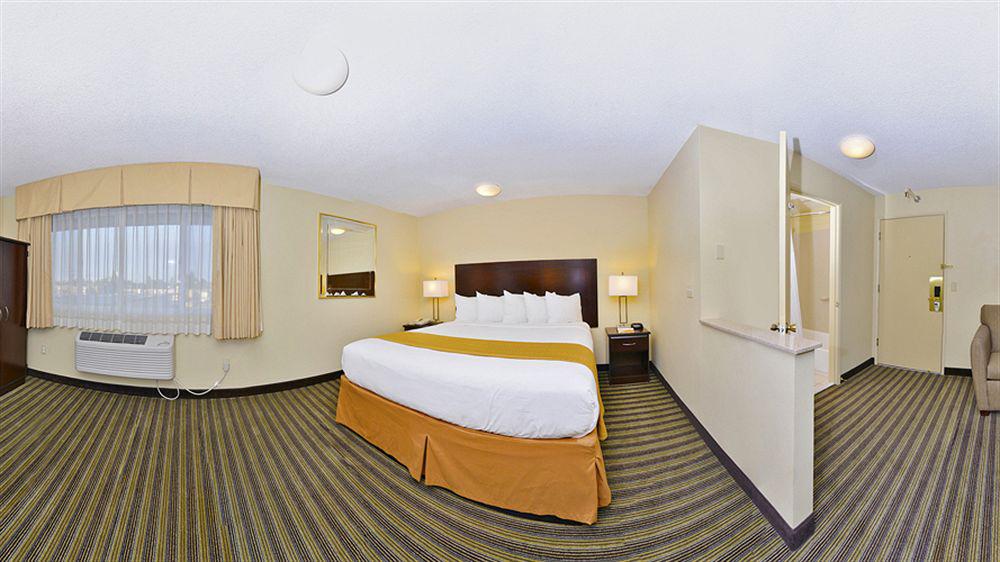 Quality Inn & Suites Vancouver - Hazel Dell מראה חיצוני תמונה